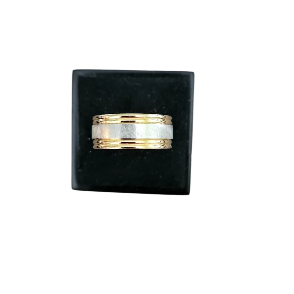 Size 5.5 Two-Tone Gold and Silver Toned Band Ring